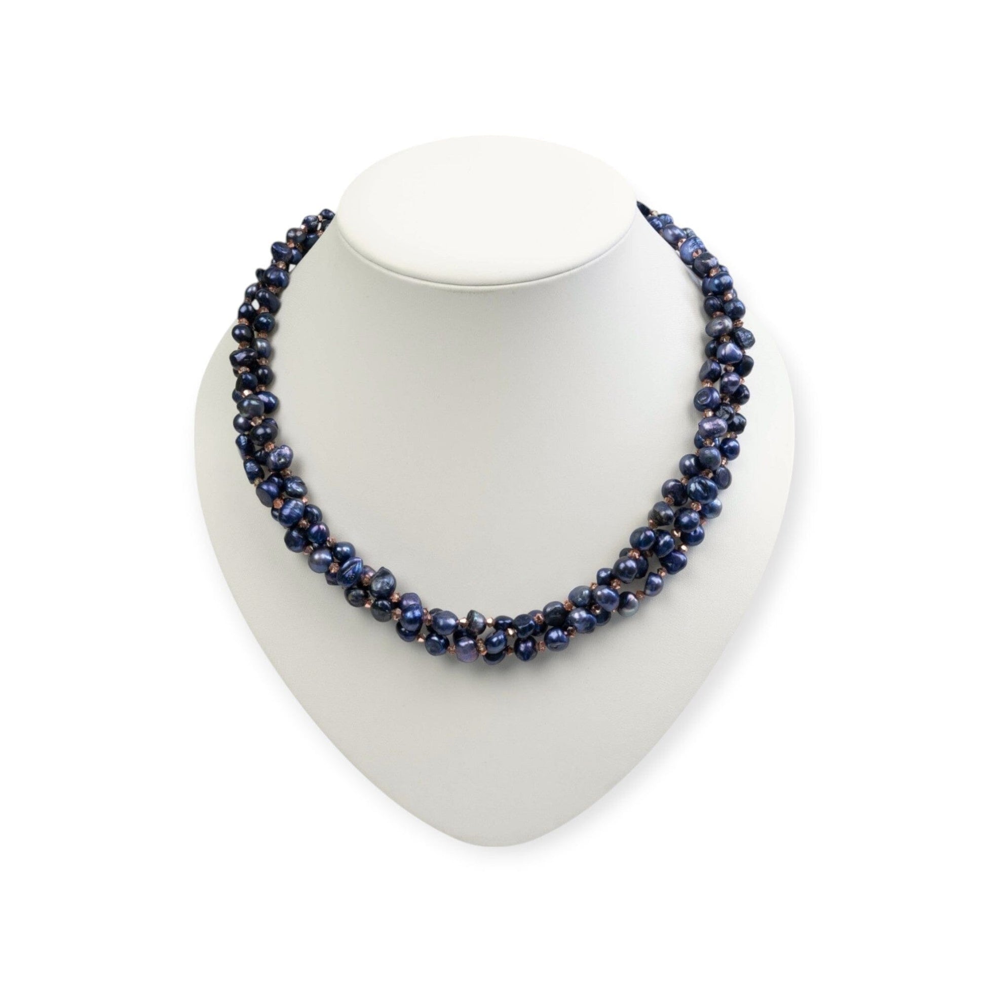 Dunkelblaue Perlenkette, mehrreihig
