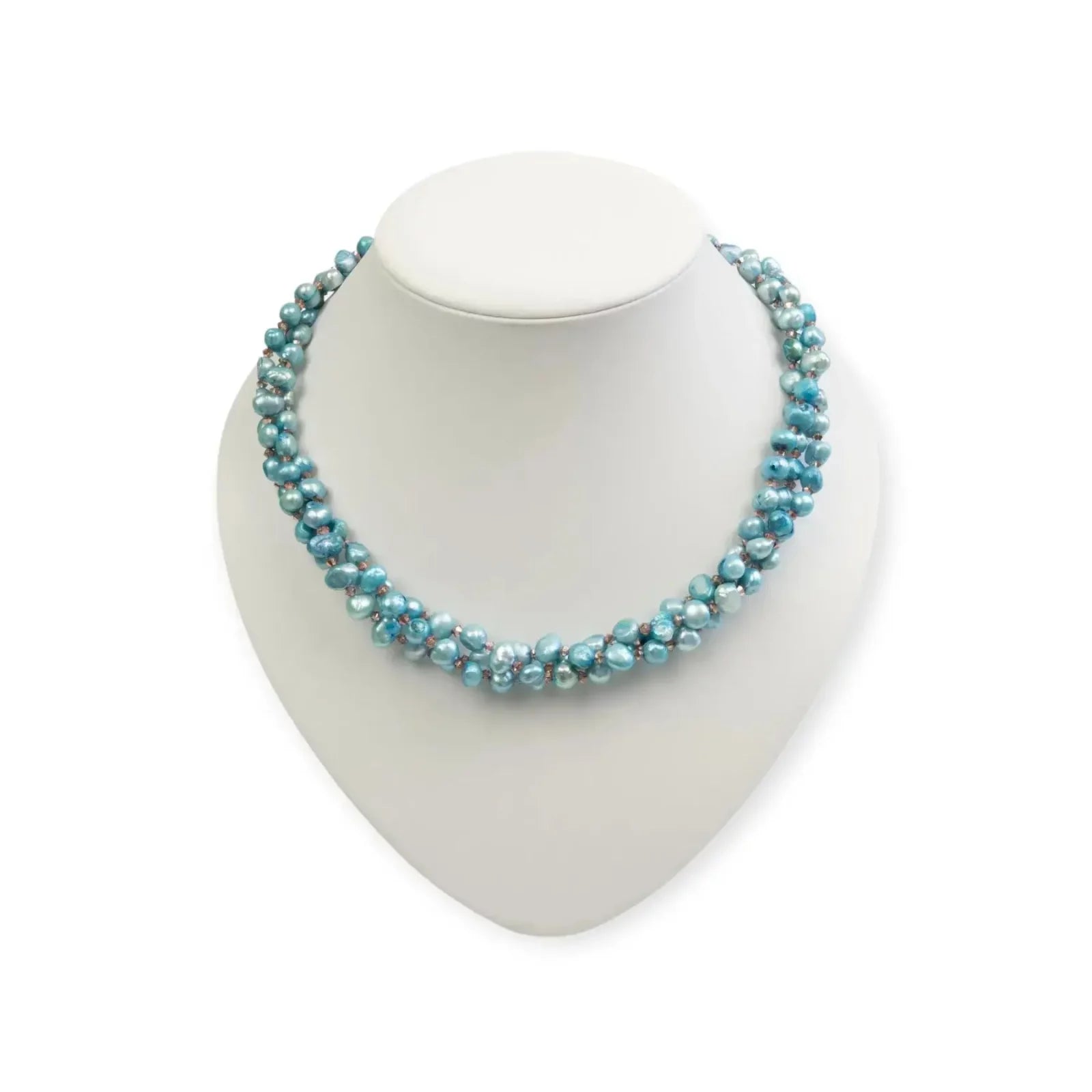Hellblaue Perlenkette, mehrreihig